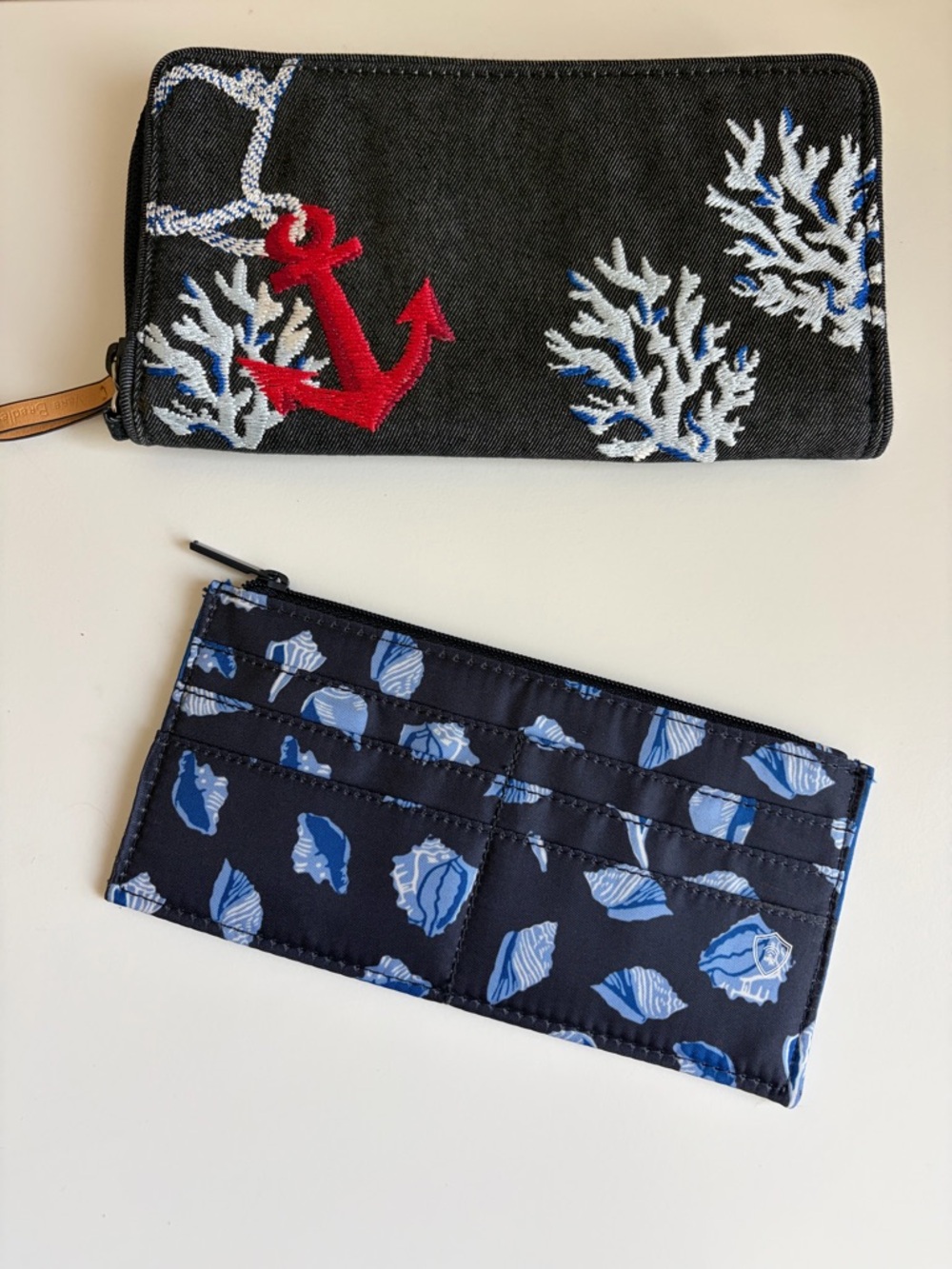 Vera Bradley Beach Wallet - Picture 3 of 11